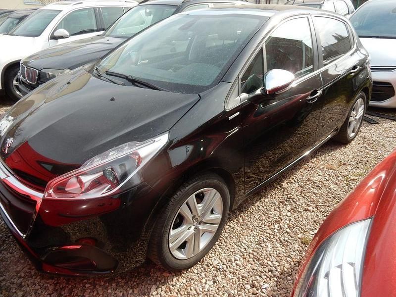 Gebraucht Peugeot 208 Style 83 PS (61 kW) 2018 Schwarz Kleinwagen