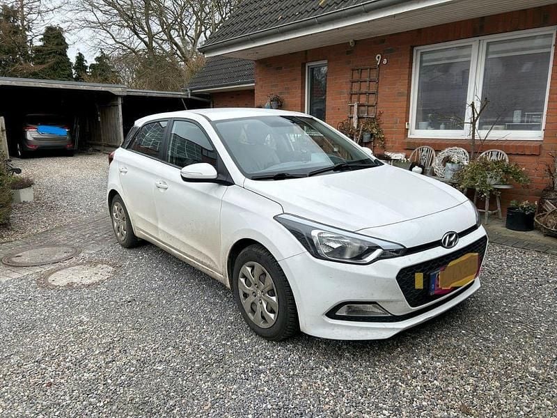Gebraucht Hyundai i20 Active 75 PS (55 kW) 2017 Weiß Limousine