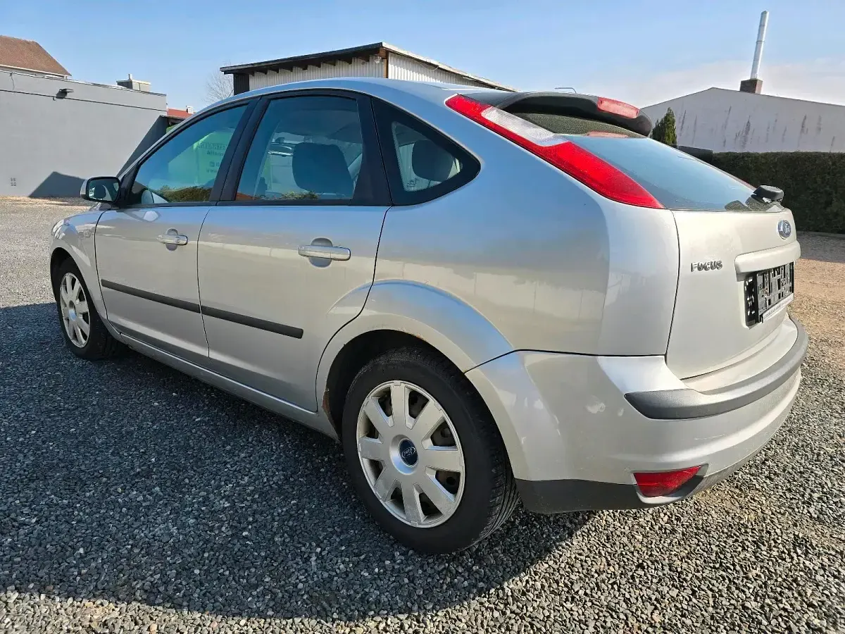Usata Ford Focus 116 CV (85 kW) 2005 Argento Berlina
