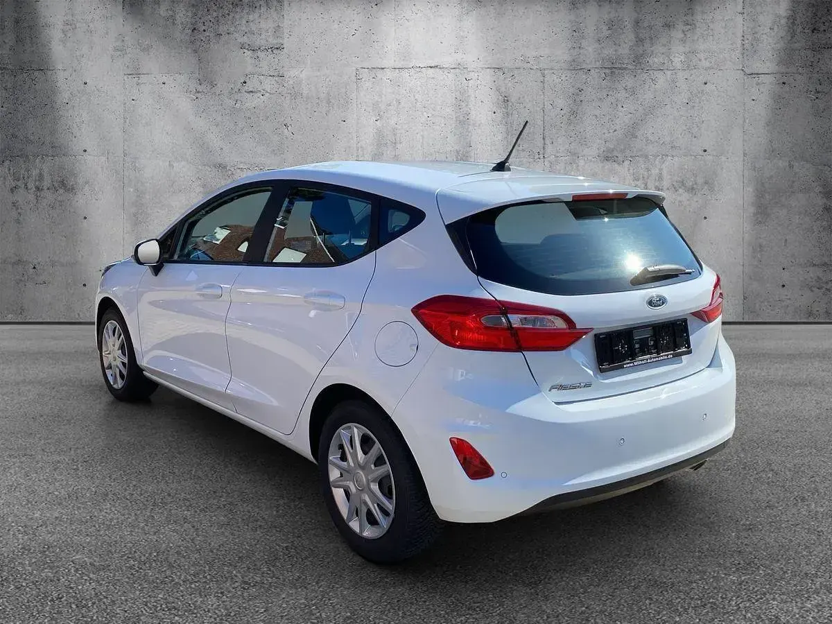 Gebraucht Ford Fiesta 101 PS (74 kW) 2018 Frostweiß Kleinwagen