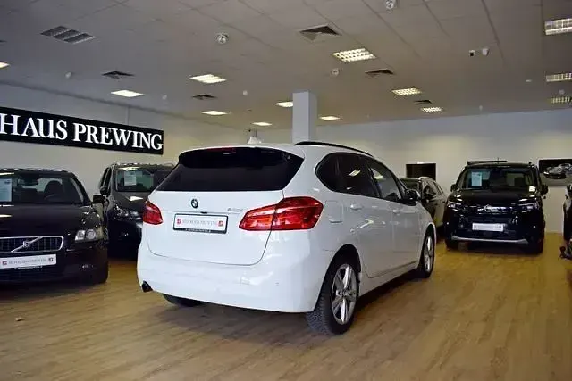 Gebraucht BMW 218 Active Tourer Sport Line 136 PS (100 kW) 2017 Weiß Van / Kleinbus