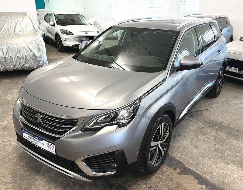 Grau Gebraucht 2019 Peugeot 5008 Van / Kleinbus | 19.490 € (Fairer Preis) - Bild 1/4