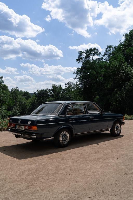 Gebraucht Mercedes 200 109 PS (80 kW) 1982 Blau Limousine