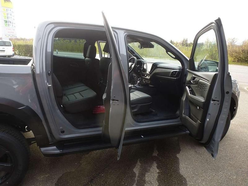 Neu Isuzu D-Max 163 PS (119 kW) 2025 Kinabalu gray SUV