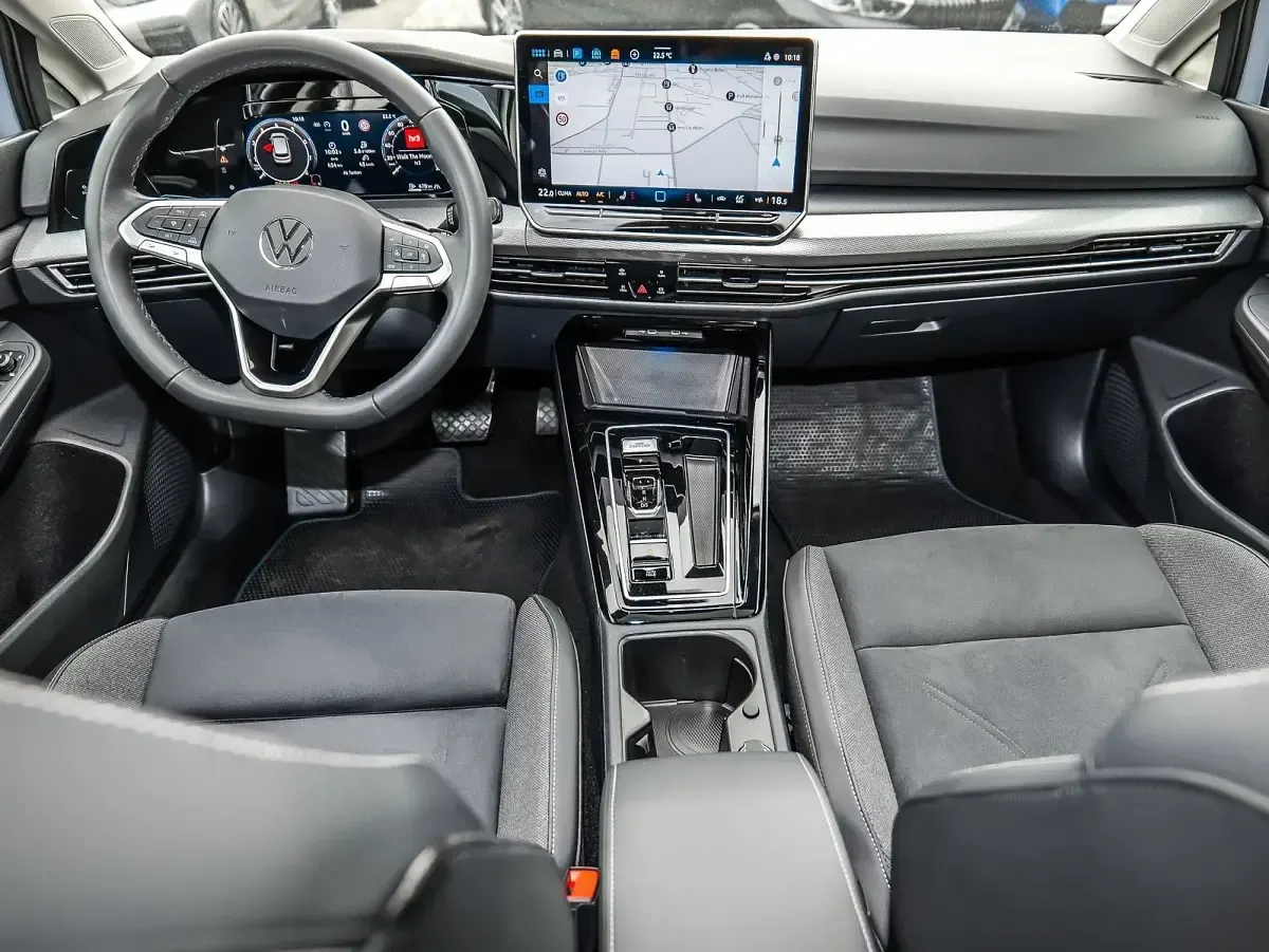 Gebraucht VW Golf VIII Pro 150 PS (110 kW) 2025 Blau Limousine