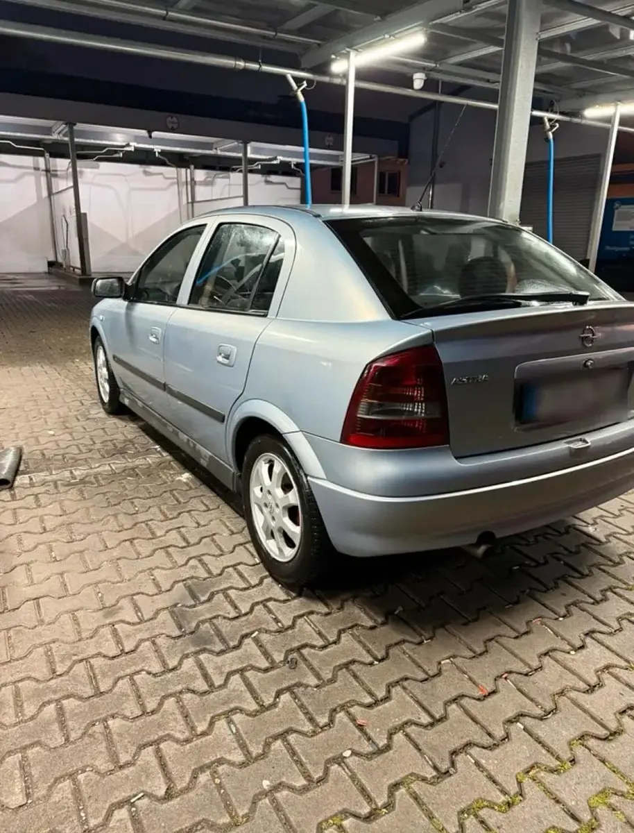 Używany Opel Astra 84 KM (61 kW) 2002 Szary Sedan/Limuzyna