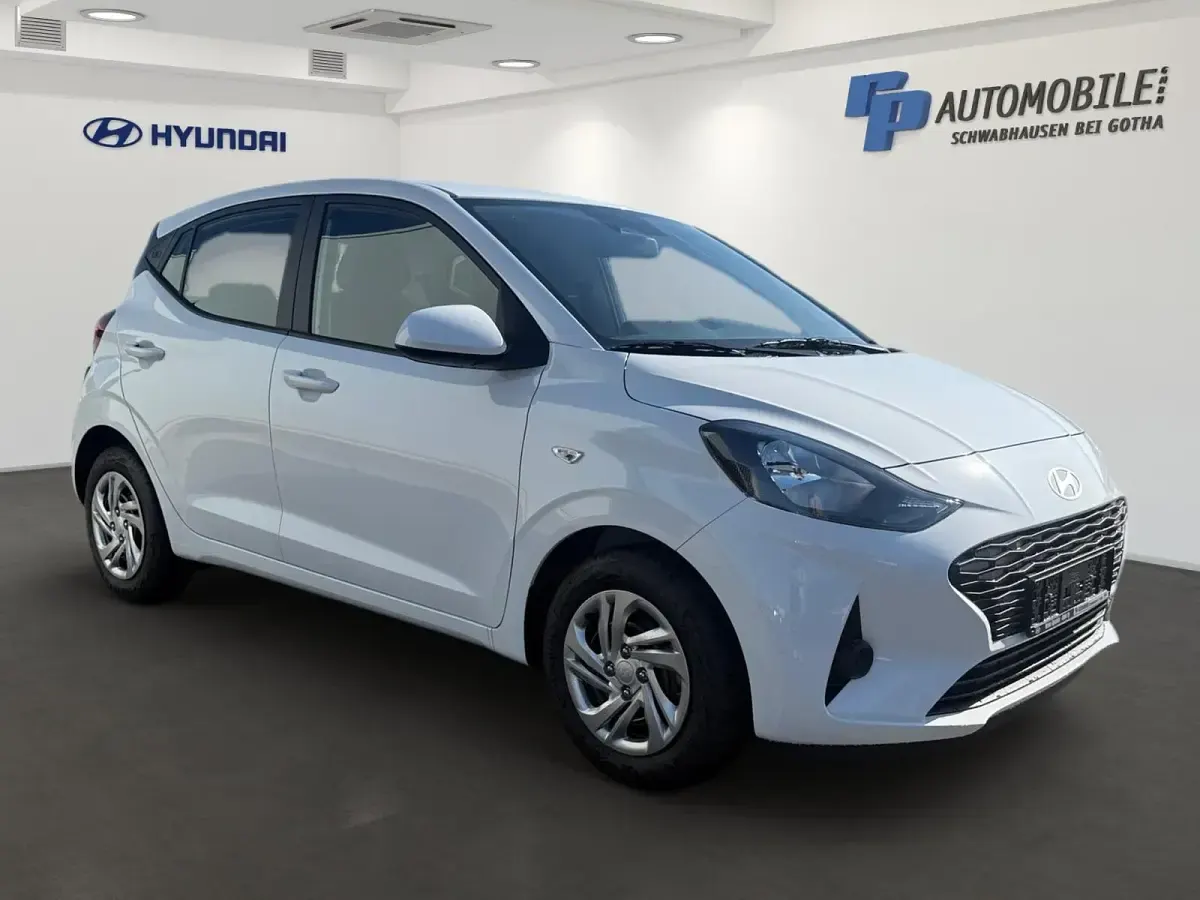 Gebraucht Hyundai i10 Select 63 PS (46 kW) 2024 Weiß Kleinwagen