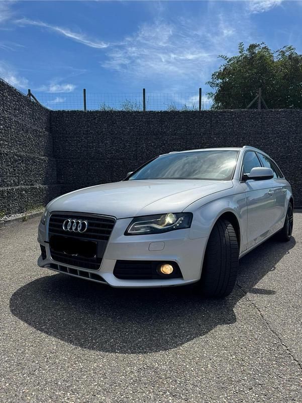 Silber Gebraucht 2009 Audi A4 Limousine | 5.000 € (Etwas zu teuer) - Bild 1/4