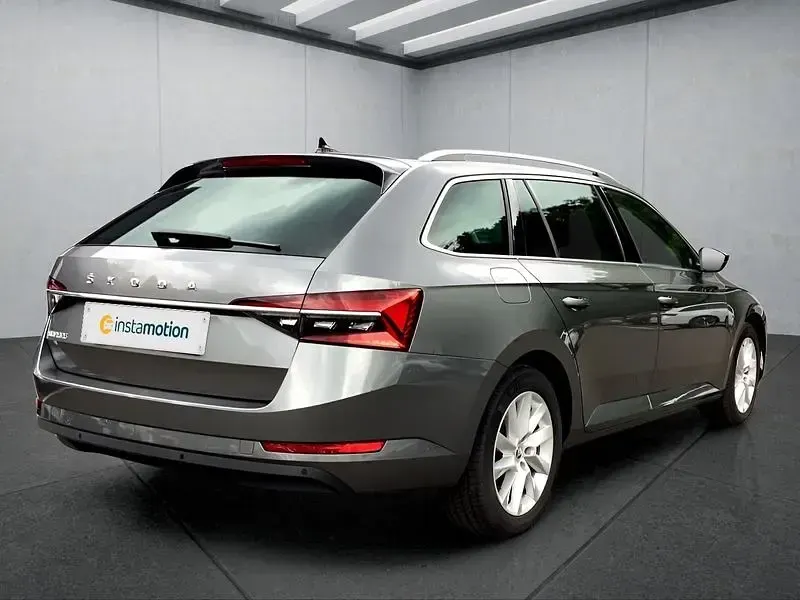 Gebraucht Skoda Superb 150 PS (110 kW) 2024 Grau Kombi