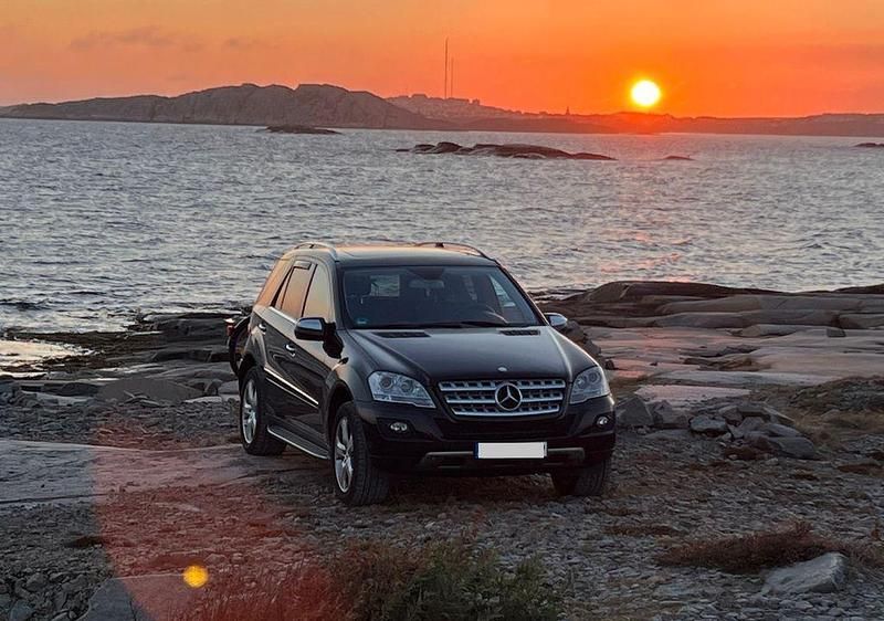 Schwarz Gebraucht 2009 Mercedes ML320 SUV | 13.900 € - Bild 1/4