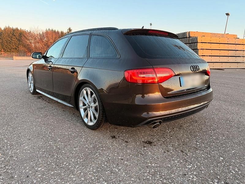 Braun Gebraucht 2012 Audi A4 S-Line Kombi | 9.699 € (Etwas zu teuer) - Bild 1/4