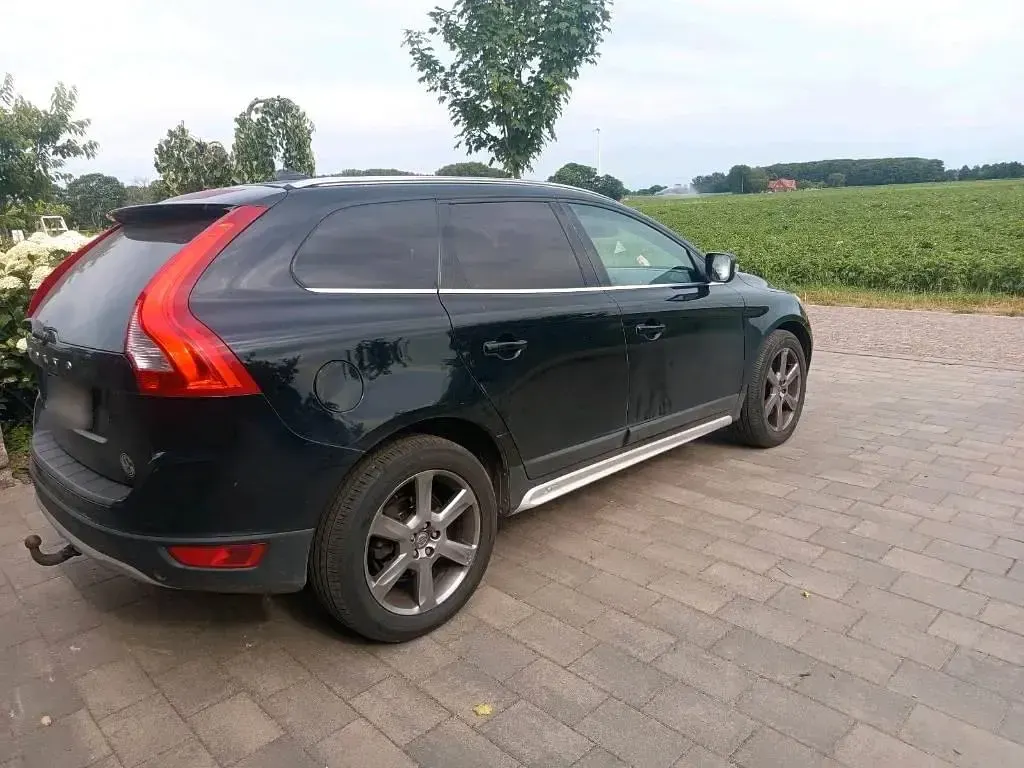 Gebraucht Volvo XC60 163 PS (119 kW) 2012 Schwarz SUV