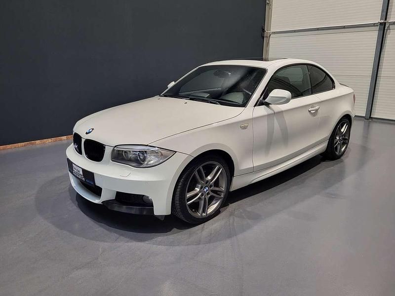 Alpinweiss iii Gebraucht 2011 BMW 120 Coupé M Sport Coupé | 13.950 € (Teuer) - Bild 1/4