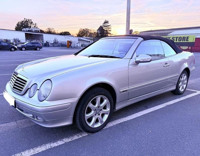 Silber Gebraucht 2000 Mercedes CLK200 Cabrio | 4.990 € (Fairer Preis) - Bild 1/4