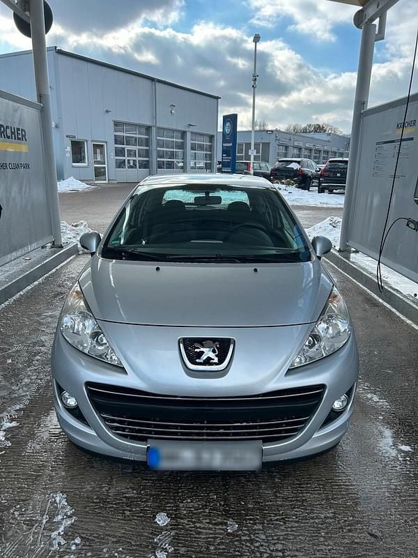 Gebraucht Peugeot 207 73 PS (53 kW) 2010 Silber Limousine