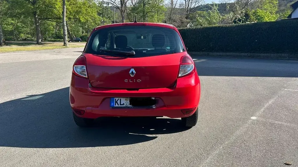 Gebraucht Renault Clio IV Authentique 75 PS (55 kW) 2012 Rot Limousine