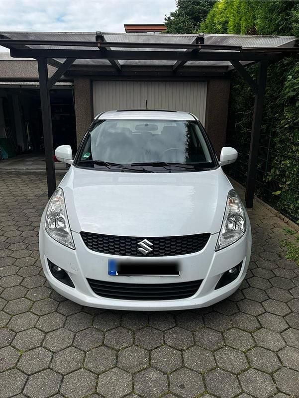 Weiß Gebraucht 2012 Suzuki Swift Kleinwagen | 6.000 € (Fairer Preis) - Bild 1/4
