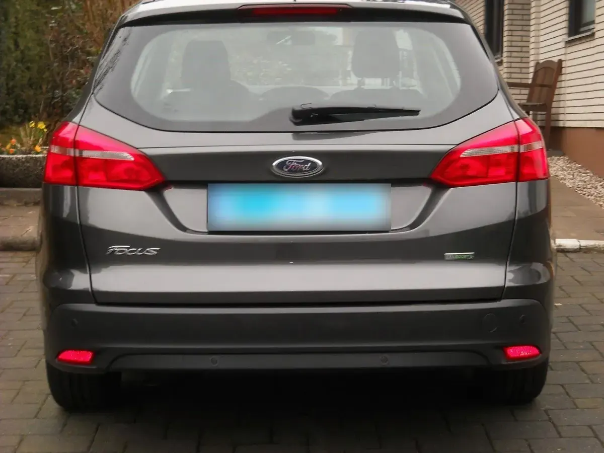 Gebraucht Ford Focus Cool & Connect 101 PS (74 kW) 2018 Braun Kombi