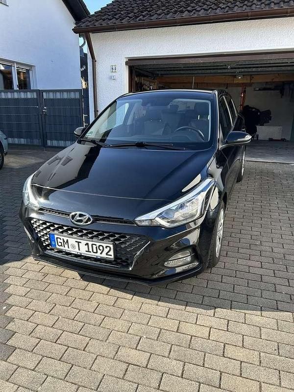Schwarz Gebraucht 2018 Hyundai i20 Select Kleinwagen | 8.500 € (Fairer Preis) - Bild 1/4