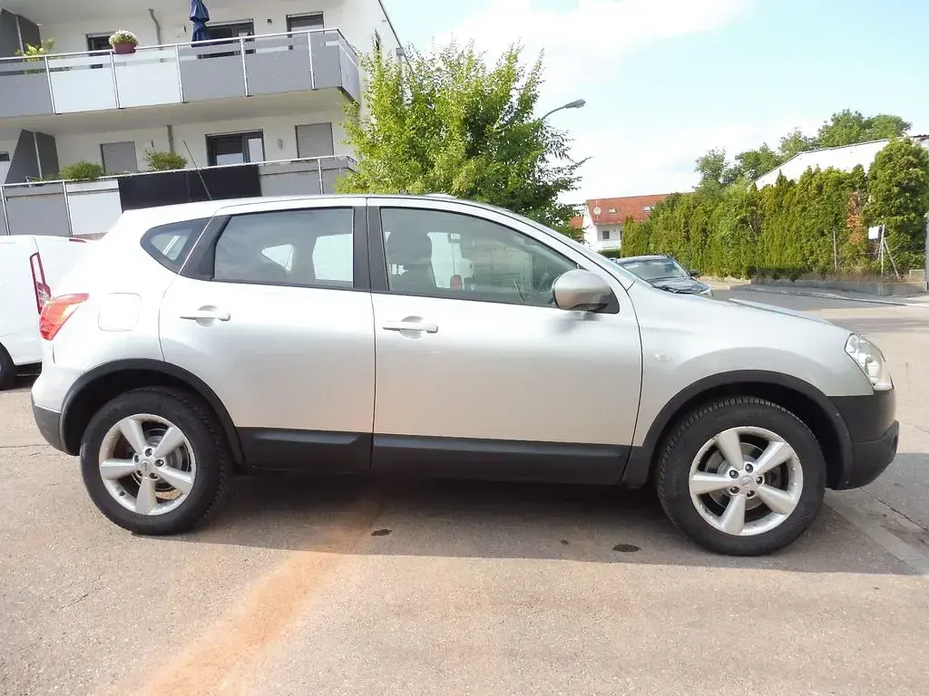 Gebraucht Nissan Qashqai Acenta 150 PS (110 kW) 2009 Silber SUV