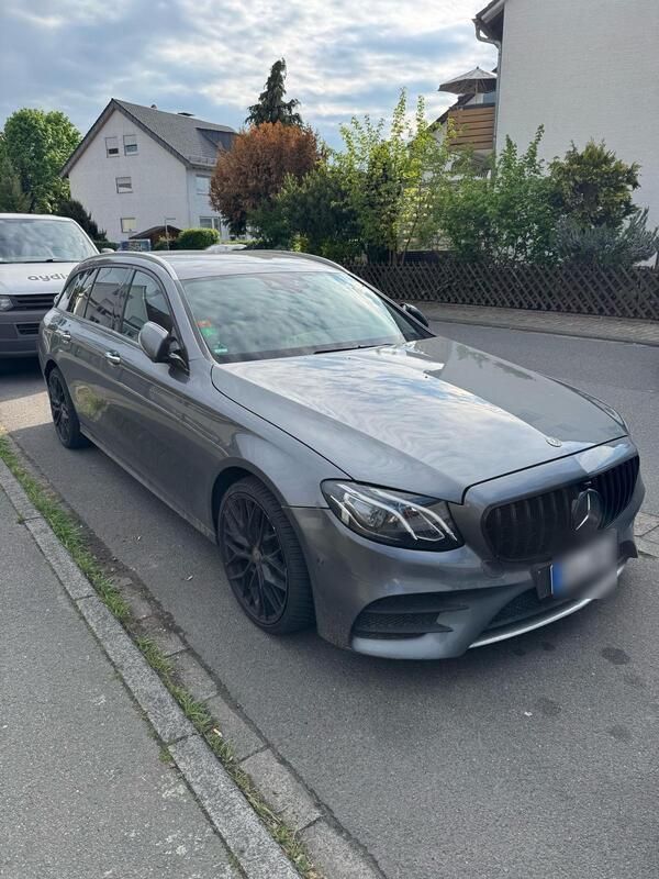 Grau Gebraucht 2017 Mercedes E350 Kombi | 23.450 € - Bild 1/4