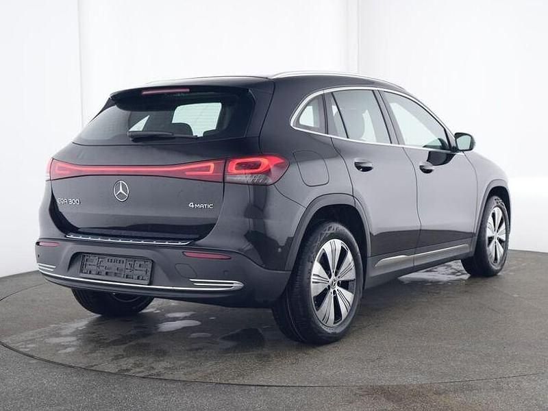 Gebraucht Mercedes EQA300 Advanced 167 kW (228 PS) 2023 Schwarz, SUV
