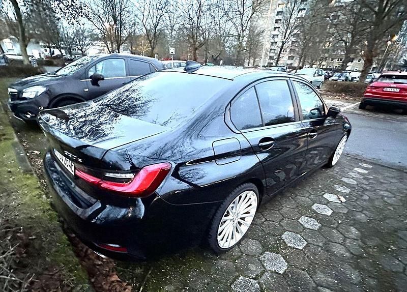 Gebraucht BMW 330e Advantage 184 PS (135 kW) 2019 Schwarz Limousine