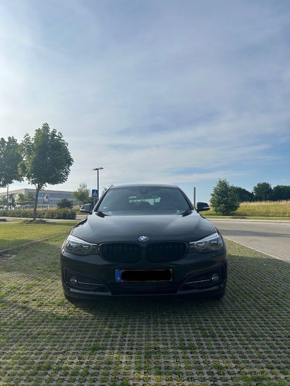 Schwarz Gebraucht 2020 BMW 320 Gran Turismo Sport Line Limousine | 17.800 € (Fairer Preis) - Bild 1/4