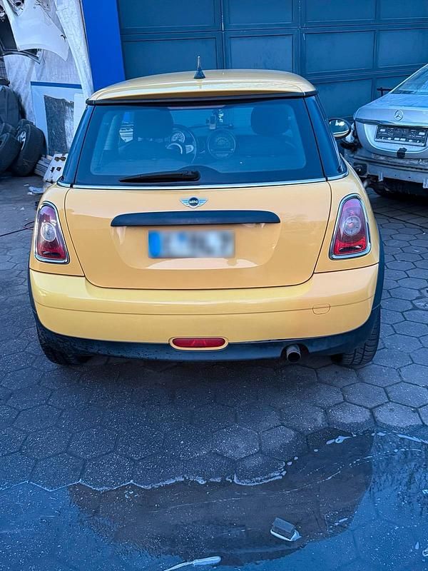 Second-hand Mini Cooper 2007 Galben Hatchback