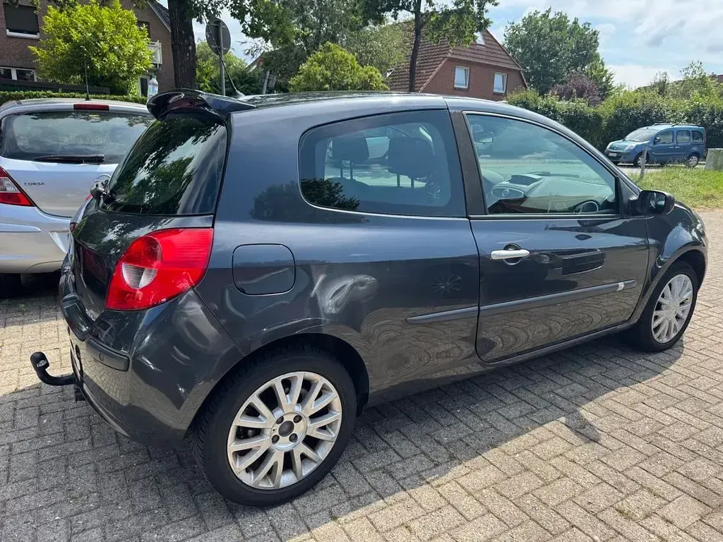Gebraucht Renault Clio 111 PS (81 kW) 2006 Grau Kleinwagen