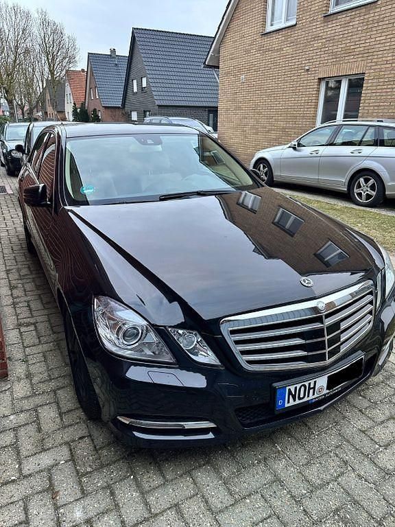 Gebraucht Mercedes E350 265 PS (194 kW) 2011 Schwarz Limousine