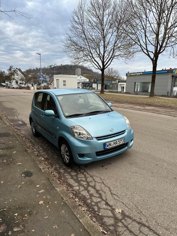 Blau Gebraucht 2009 Daihatsu Sirion Kleinwagen | 3.100 € (Fairer Preis) - Bild 1/4