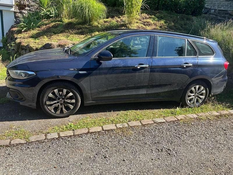 Blau Gebraucht 2017 Fiat Tipo Lounge Kombi | 8.800 € (Guter Preis) - Bild 1/4