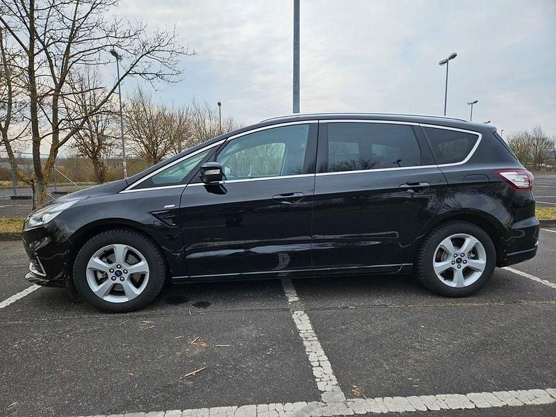 Gebraucht Ford S-MAX Titanium 150 PS (110 kW) 2021 Schwarz Van / Kleinbus