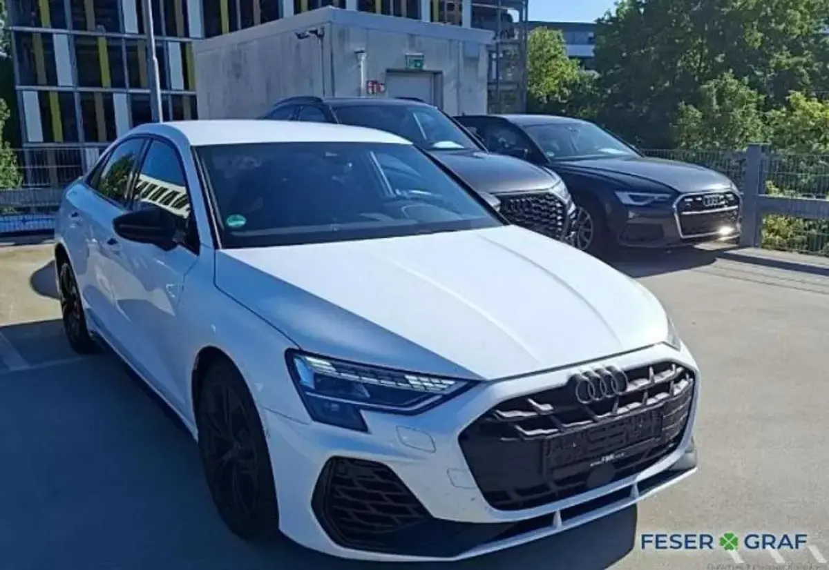 Gebraucht Audi S3 Sport 333 PS (244 kW) 2025 Weiß Limousine