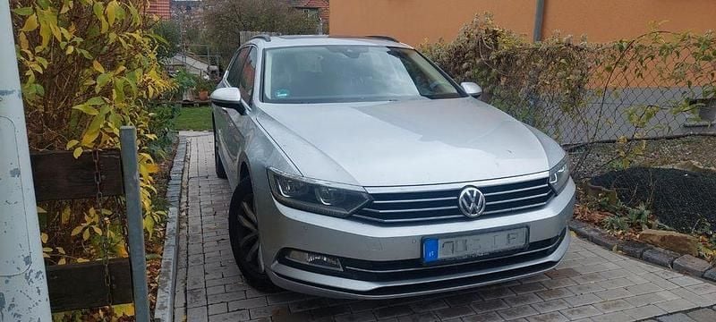 Silber Gebraucht 2018 VW Passat Comfortline Kombi | 9.900 € (Superpreis) - Bild 1/4