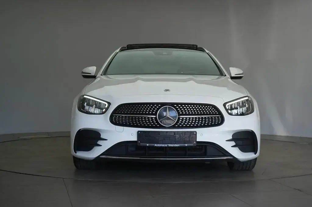 Gebraucht Mercedes E300 AMG 306 PS (225 kW) 2022 Weiß Limousine