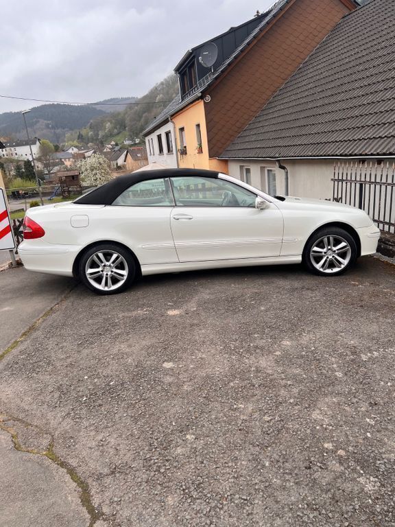 Weiß Gebraucht 2007 Mercedes CLK350 Elegance Cabrio | 7.900 € (Superpreis) - Bild 1/4