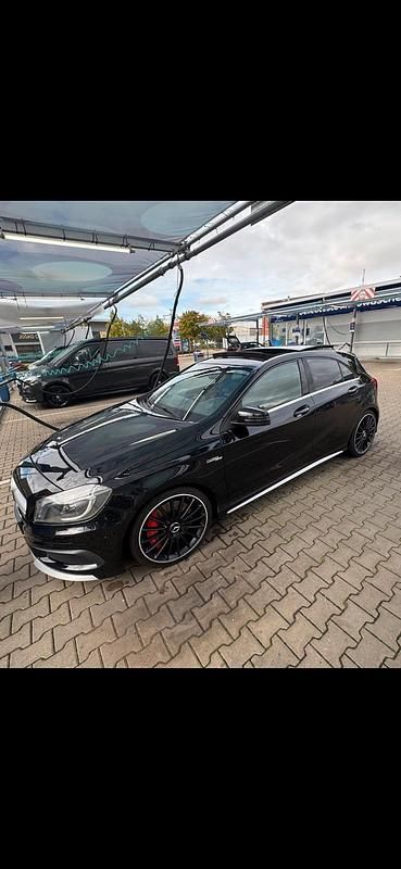 Schwarz Gebraucht 2015 Mercedes A45 AMG AMG Limousine | 21.990 € (Fairer Preis) - Bild 1/4