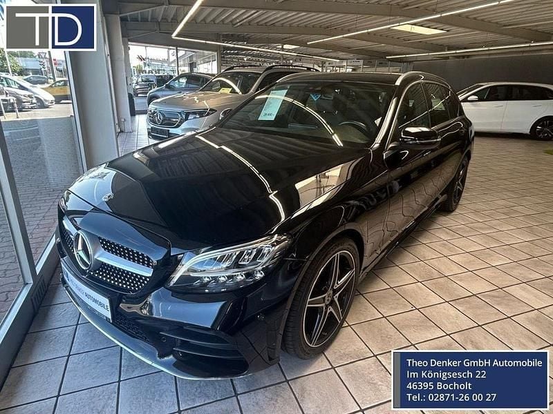 Schwarz Gebraucht 2019 Mercedes C300 AMG line Limousine | 29.900 € (Fairer Preis) - Bild 1/4