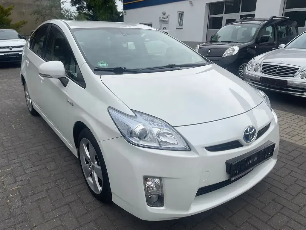 Gebraucht Toyota Prius Life 99 PS (72 kW) 2013 Weiß Limousine