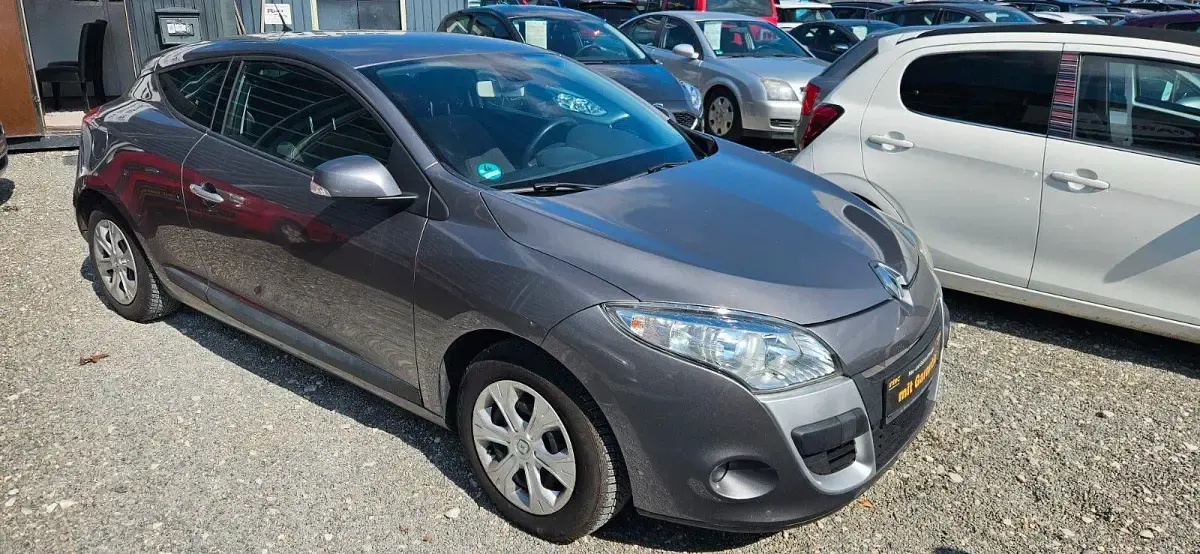 Gebraucht Renault Mégane Coupé Dynamique 110 PS (80 kW) 2010 Grau Coupé