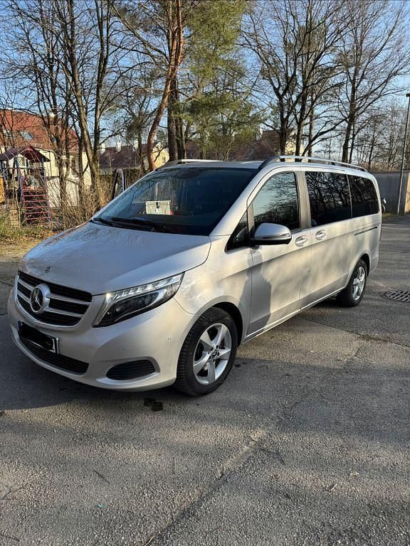 Gebraucht Mercedes V220 Edition 163 PS (119 kW) 2018 Silber Van / Kleinbus