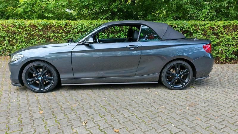 Grau Gebraucht 2015 BMW 220 Cabrio | 16.000 € (Guter Preis) - Bild 1/4