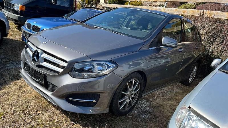Gebraucht Mercedes B180 122 PS (89 kW) 2015 Mountaingrau  met. Van / Kleinbus