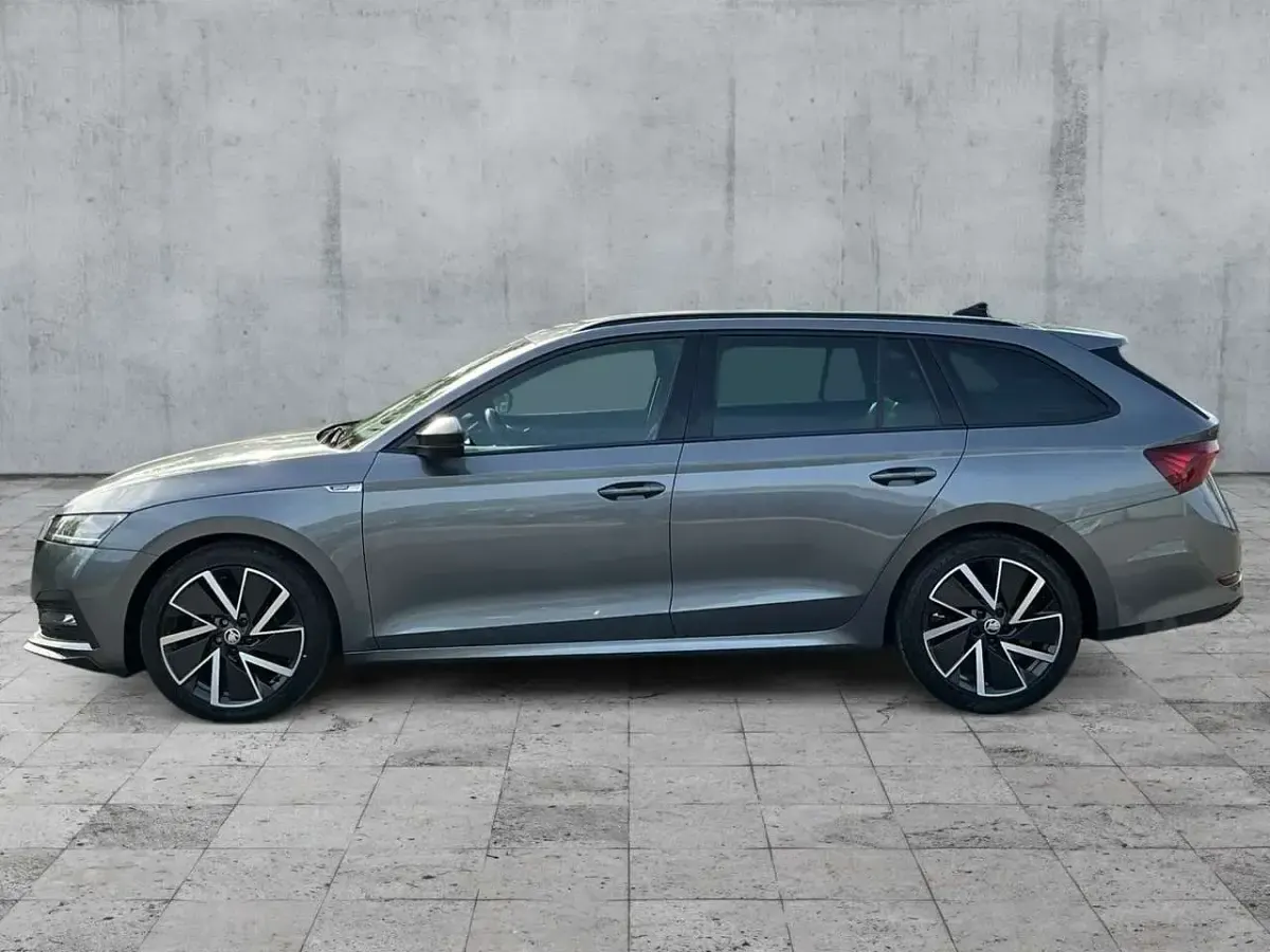 Gebraucht Skoda Octavia SportLine 150 PS (110 kW) 2022 Graphitegrau metallic Kombi