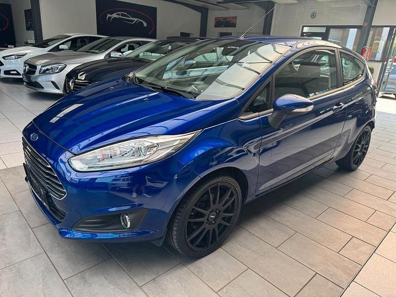Blau Gebraucht 2016 Ford Fiesta Trend Kleinwagen | 4.900 € (Fairer Preis) - Bild 1/4