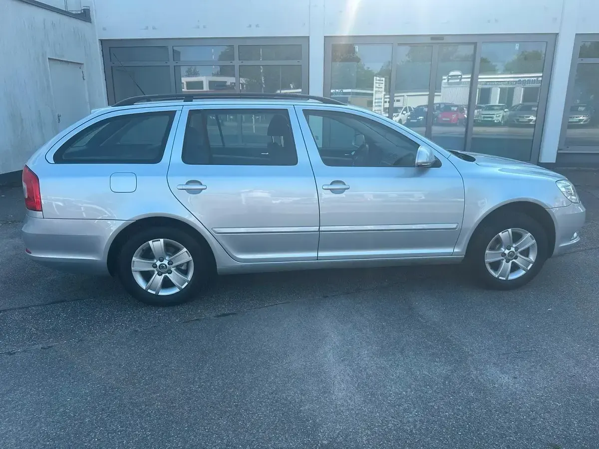 Gebraucht Skoda Octavia 105 PS (77 kW) 2010 Silber Kombi