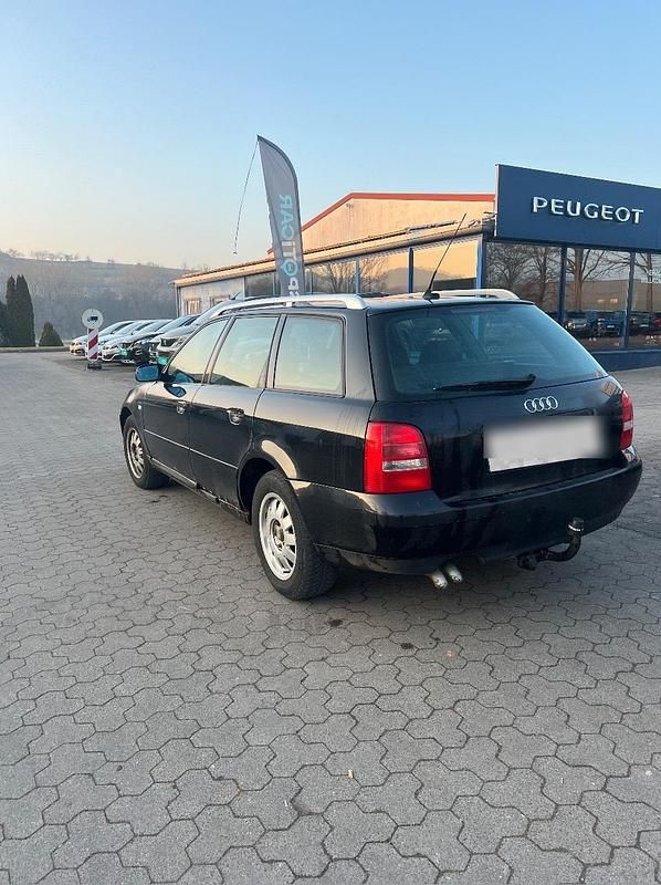 Gebraucht Audi A4 116 PS (85 kW) 2000 Schwarz Kombi