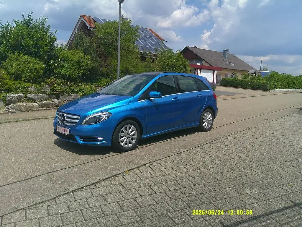 Gebraucht Mercedes B200 156 PS (114 kW) 2014 Suedseeblau Kleinwagen